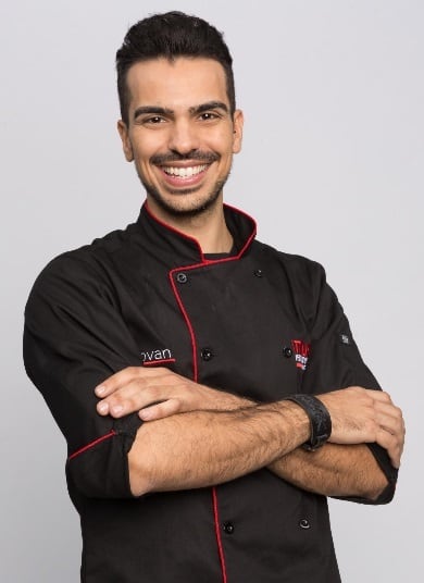 Giovanni 
30 anos 
Marsala – Itália 
Formação: Economista e confeiteiro
Especialidade: doces diversos com chocolate
