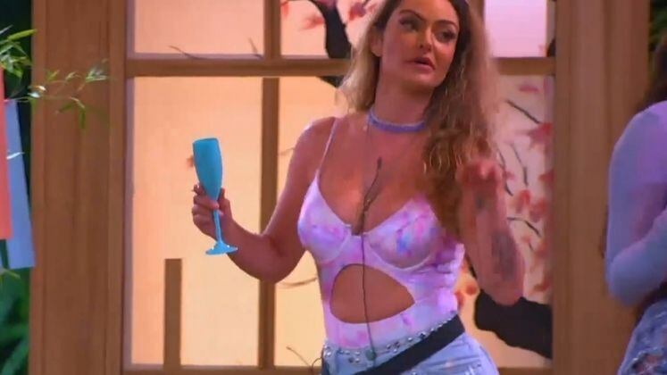 Ao tocar um "sambinha", Laura arrasou na pista de dança e mostrou todo o gingado da mulher gaúcha 