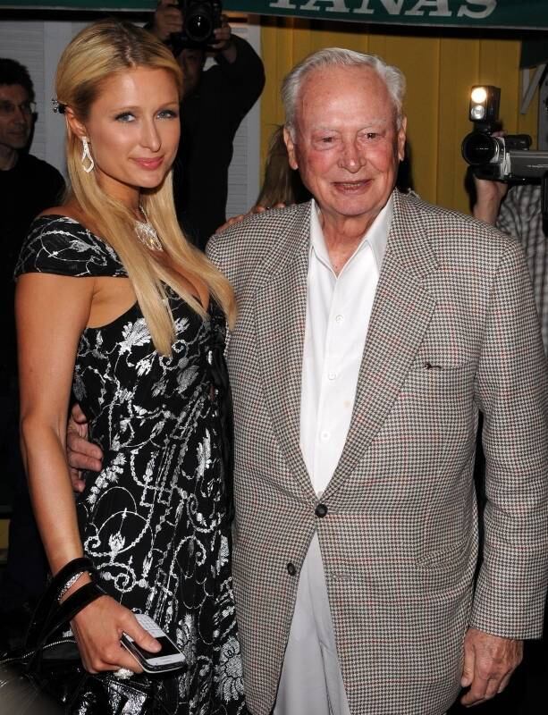 O bilionário Barron Hilton, filho e sucessor do empresário do ramo hoteleiro Conrad Hilton, é outro que já se comprometeu a deixar a herança bilionária para a caridade. Aos 87 anos, a fortuna do avô da socialite Paris Hilton está estimada em menos de US$ 1 bilhão. Mas proporcionalmente, ele foi um dos que mais doou nos últimos anos — cerca de 10% de tudo o que possui