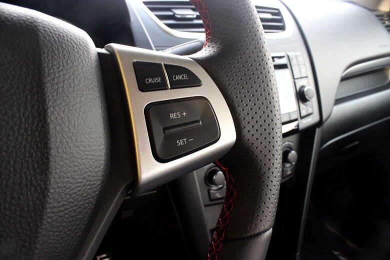 Controle do piloto automático está situado à direita do volante