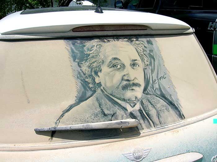 Se você não consegue decorar as fórmulas de física que a professora passou para a prova do último bimestre, a imagem do físico Albert Einstein pode ser uma boa fonte de inspiração — difícil vai ser convencer seus pais disso

Quer saber tudo sobre carros? Acesse www.r7.com/carros