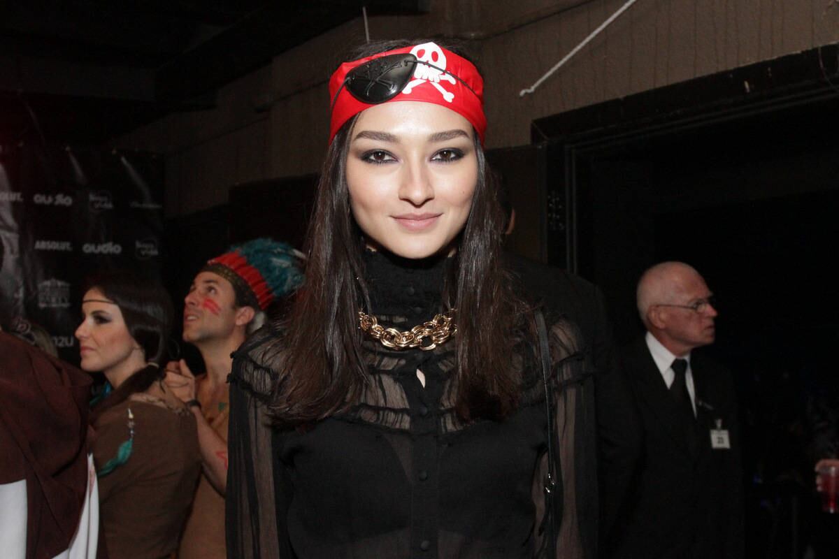 A modelo Bruna Tenório, que desfilou na SPFW, também foi à festa