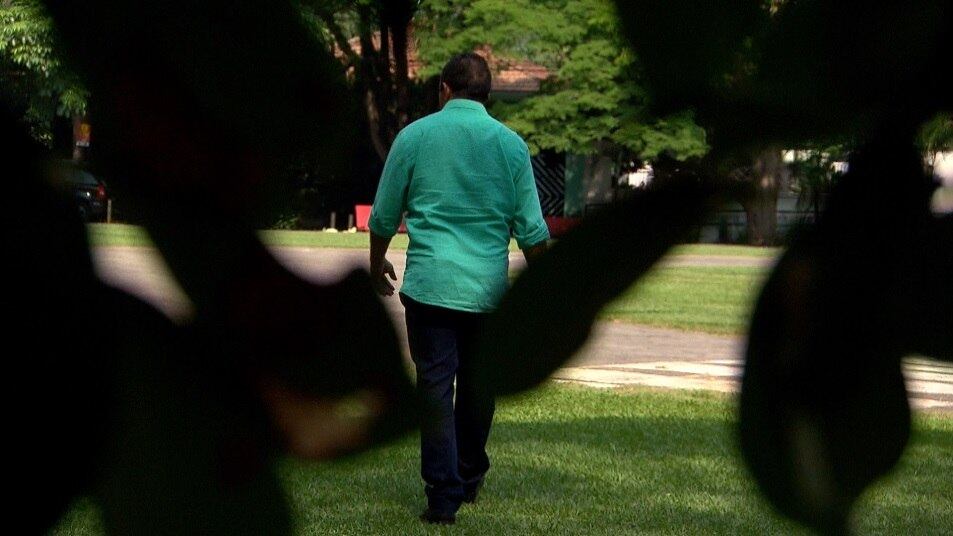 Fabiano teve a chance ainda de reencontrar a sua família, que já não aguentava de tanta aflição por imaginar qual seria o seu futuro. "Eu já chorei muito de
tristeza e hoje eu estou chorando de alegria", disse o pai do rapaz.