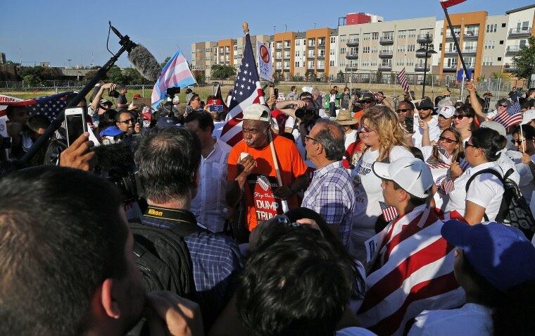 Como reação à Ku Klux Klan e seus simpatizantes, que, entre períodos de altos e baixos, organizaram ataques racistas contra casas e estabelecimentos de negros, por exemplo, entre 1956 e 1963, grupos comandados por lideranças negras partiram para revoltas, muitas delas de cunho violento