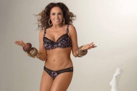 Daniela Mercury exibiu corpão em foto de lingerie