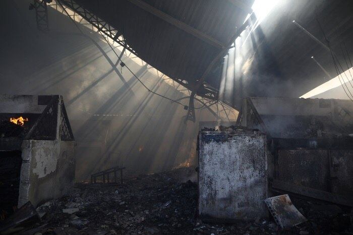 O Mercado de Ferro de Porto Príncipe foi inaugurado em 1891. Em 2008, foi destruído por um incêndio de grandes proporções. O que restou do prédio ainda sofreu danos com o terremoto de 2010. Em 2011, após uma grande reforma, foi reinaugurado como sendo um marco da reconstrução do país