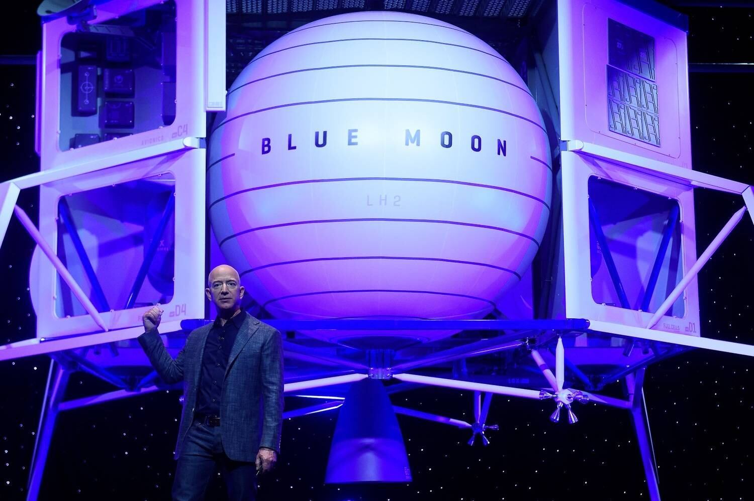 Jeff Bezos anuncia veículo espacial para levar cargas