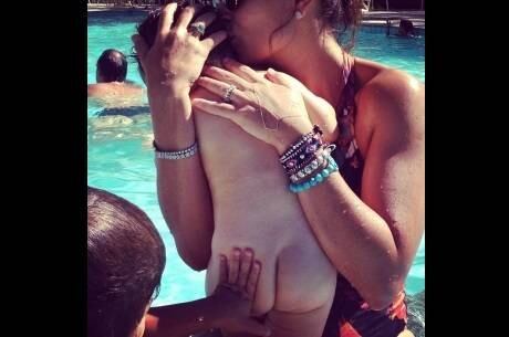 Juliana Paes dá risada após pergunta de Pedro, filho mais velho