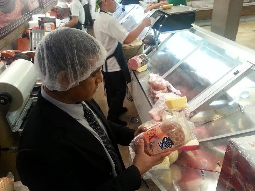 Os fiscais recolheram frios fora do prazo de validade