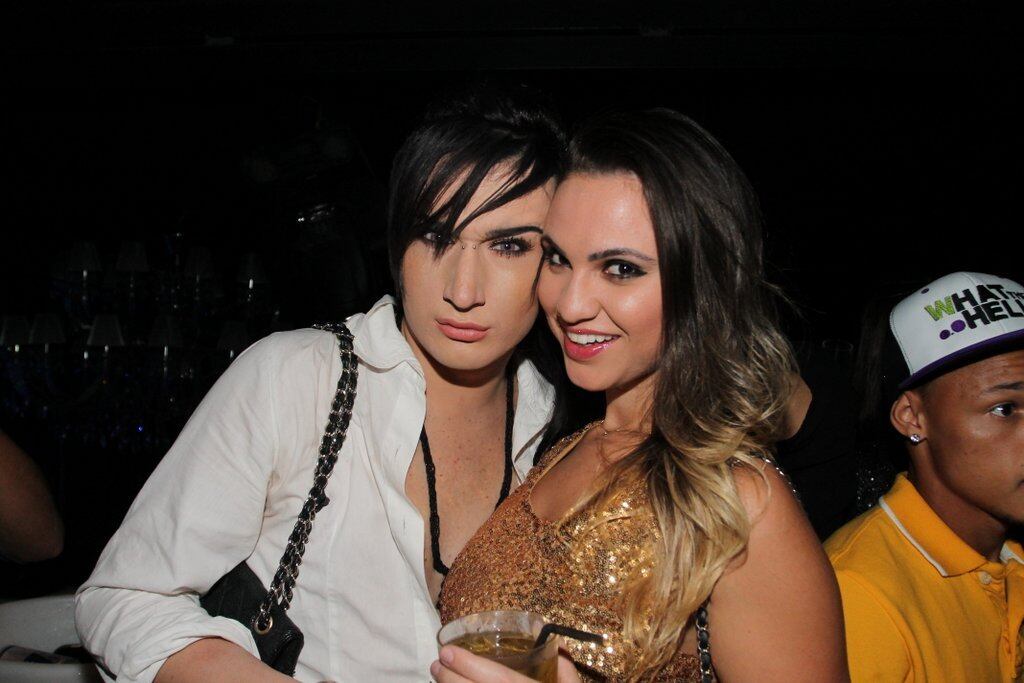 Quem também curtiu a festa e ao lado da mulherada foi o ex-BBB Serginho