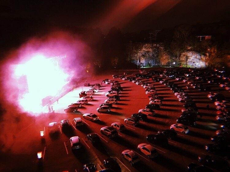 O drive-in fica implantado na icônica Pedreira Paulo Leminski, em Curitiba 

