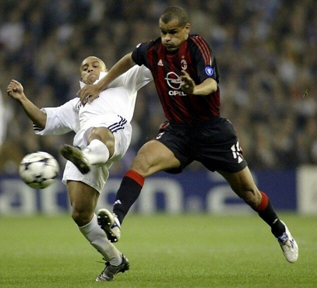 O pentacampeão mundial Rivaldo teve uma breve porém vitoriosa passagem pelo Milan, suficiente para conquistar a sua única Liga dos Campeões na carreira. Foram 25 jogos e 8 gols entre 2002 e 2004. Além do maior torneio europeu (2002/03), levantou os troféus da Copa da Itália (2003) e da Supercopa Europeia (2003) (Foto: AFP PHOTO / JAVIER SORIANO)