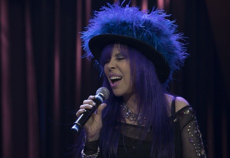 A cantora está rodando o país com o show
Experience, no qual toca sucessos de sua carreira e de outros artistas. No
palco, ela mostra o hit A Menina Dança