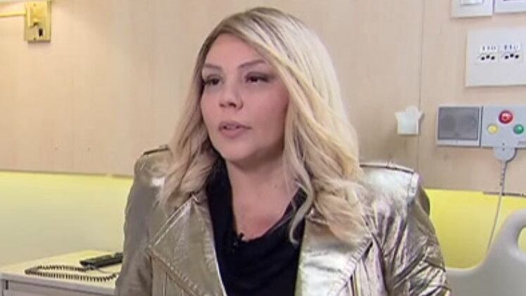 O Domingo Espetacular deste final de semana (30) exibiu uma entrevista da apresentadora Carolina Ferraz com a cantora Simony, que celebra a chegada da reta final do seu tratamento contra o câncer no intestino. A gravação ocorreu quando a artista faria a penúltima sessão de quimioterapia em um hospital de São Paulo. Acompanhe a galeria a seguir e confira os detalhes desta conversa emocionante!