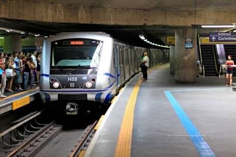 Mulher e dois filhos foram socorridos em trilho do Metrô