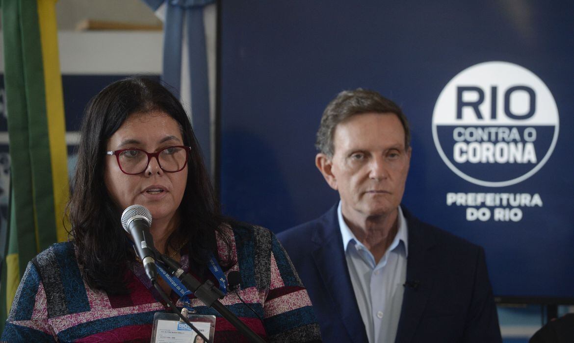 Beatriz Busch está internada com sintomas de covid-19