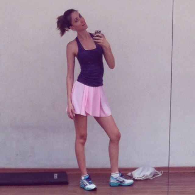 Fernanda é mineira, tem 28 anos, é escritora, pintora e estudante de filosofia. Com 1,77 de altura, ela passou a frequentar as passarelas desde criança