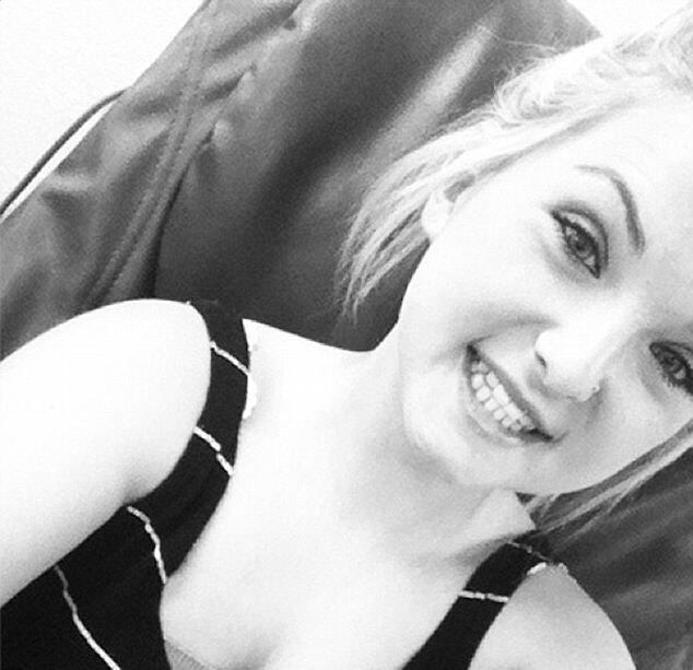 DiMaggio
foi morto pelo FBI no final de semana. Perguntada sobre seu sentimento diante do
sequestrador, a adolescente afirmou: “ele mereceu o que aconteceu”