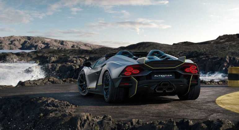 Traseira também conta com um outro aerofólio, mas adota os mesmo faróis com desenho futurista e três saídas de escapamento