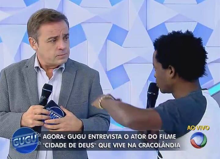 Gugu: Quando você pretende viajar a Portugal?
Rubens: Eu vou embarcar dia 11 de junho às 7h15
+ Personagens que emocionaram no Domingo Show fazem surpresa para Geraldo Luís
+ Anão humorista? Marquinhos imita Geraldo Luís contando histórias de vida
+ Gugu está no Facebook! Curta
+ Siga o perfil da atração no Twitter