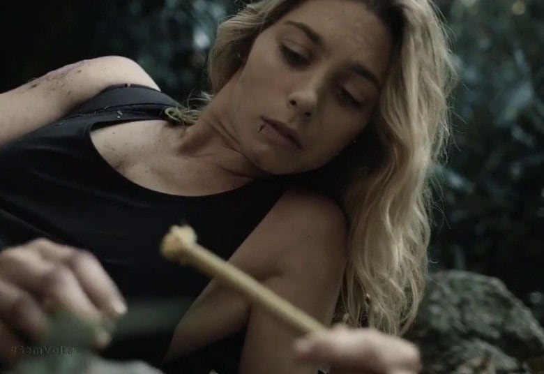 Mas ela logo acordou, entendeu o que estava acontecendo e tentou pensar em um plano para salvar os amigos 