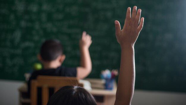 Cerca de 32 mil alunos retornam às salas de aula