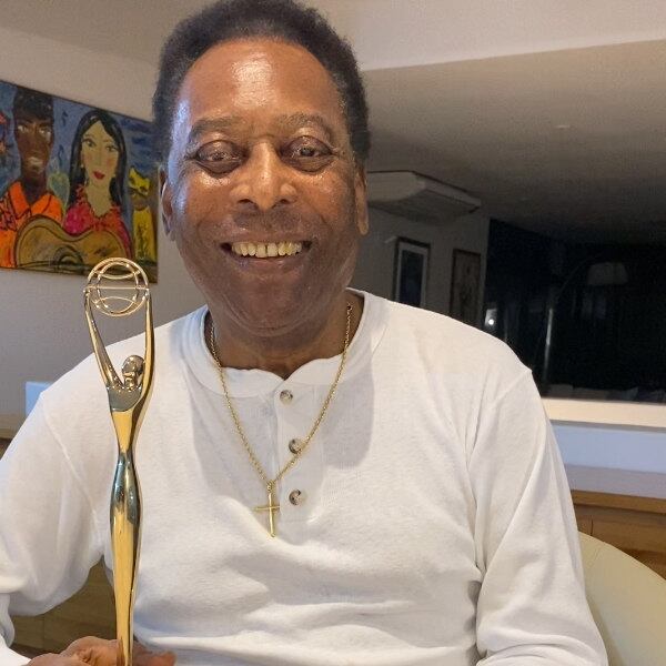 Assim, a Bola de Ouro passou a considerar a partir de 2014 que Pelé tem sete conquistas. E Messi, ao vencer a Bola de Ouro de 2021, alcançou o Rei.