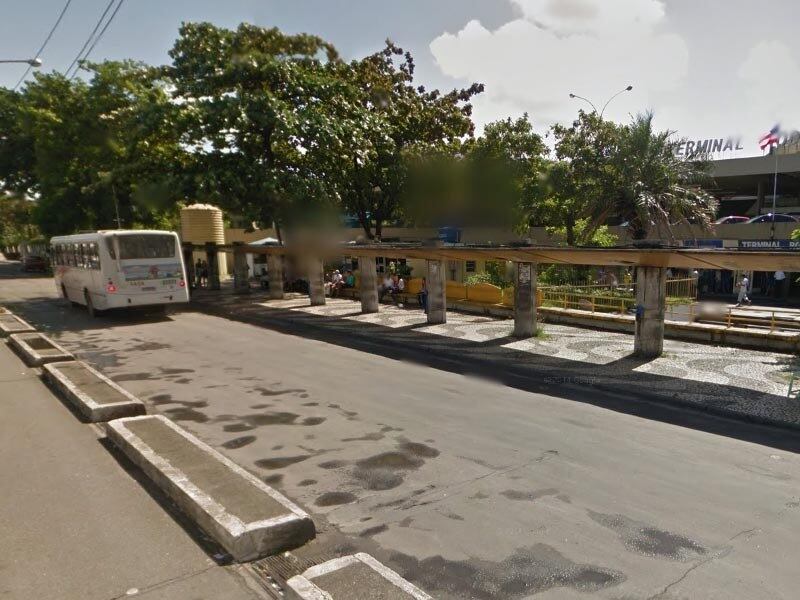 A viga retirada do local será transportada para o canteiro central da avenida Paralela