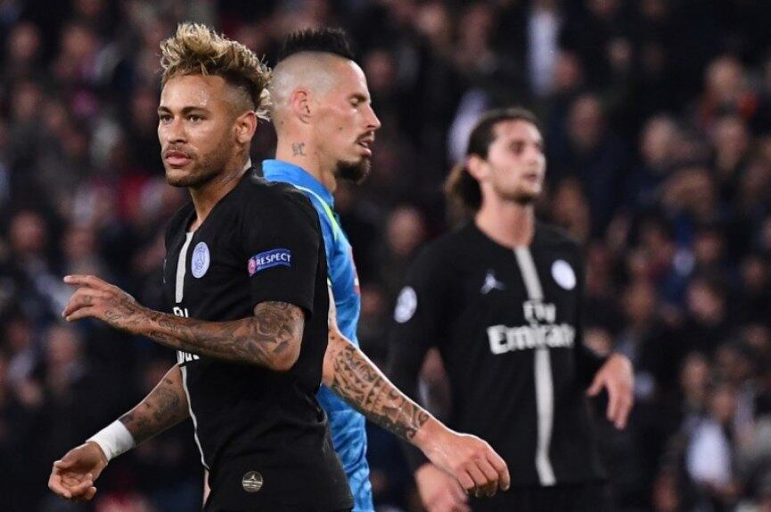 Neymar procurou jogo, tentou finalizações, mas não brilho no suado empate do PSG em casa diante do Napoli
(Foto: AFP)