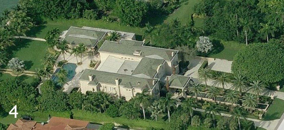 Esta propriedade do industrial do aço Leroy Schecter está
avaliada em US$ 45 milhões (R$ 140 milhões).  A mansão tem 2.000 m², academia, garage para
sete carros e teatro