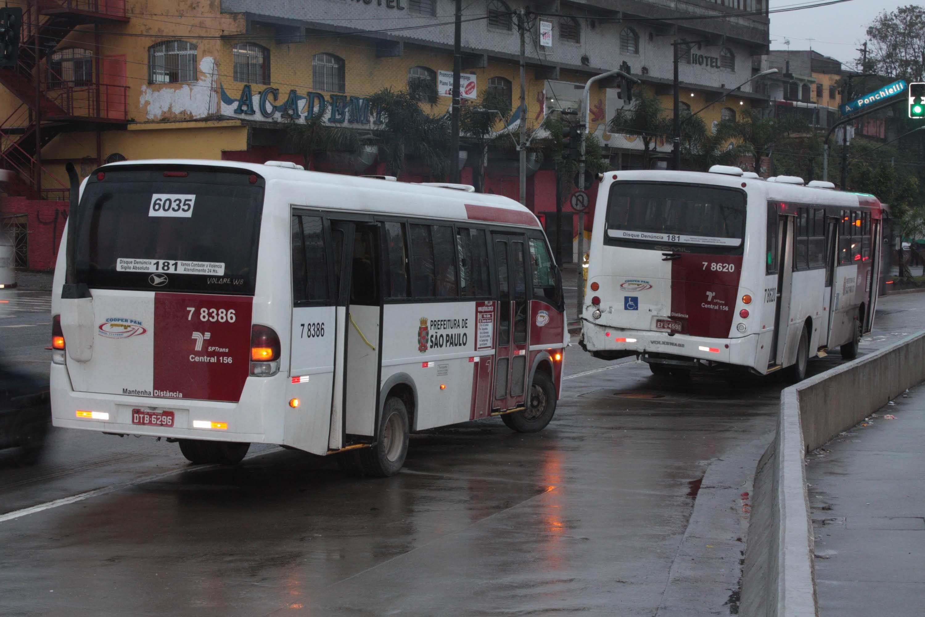 Dois micro-ônibus bateram na zona sul de SP