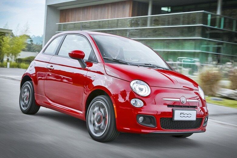 A Fiat também manteve os pacotes de opcionais oferecidos no 500 Sport e Cabrio até então. Entre os itens que podem ser adicionados estão ar-condicionado digital, airbag lateral e para o joelho do motorista, sistema de som Bose, teto solar elétrico e conexão Bluetooth com Blue&Me

Quer saber tudo sobre carros? Acesse www.r7.com/carros