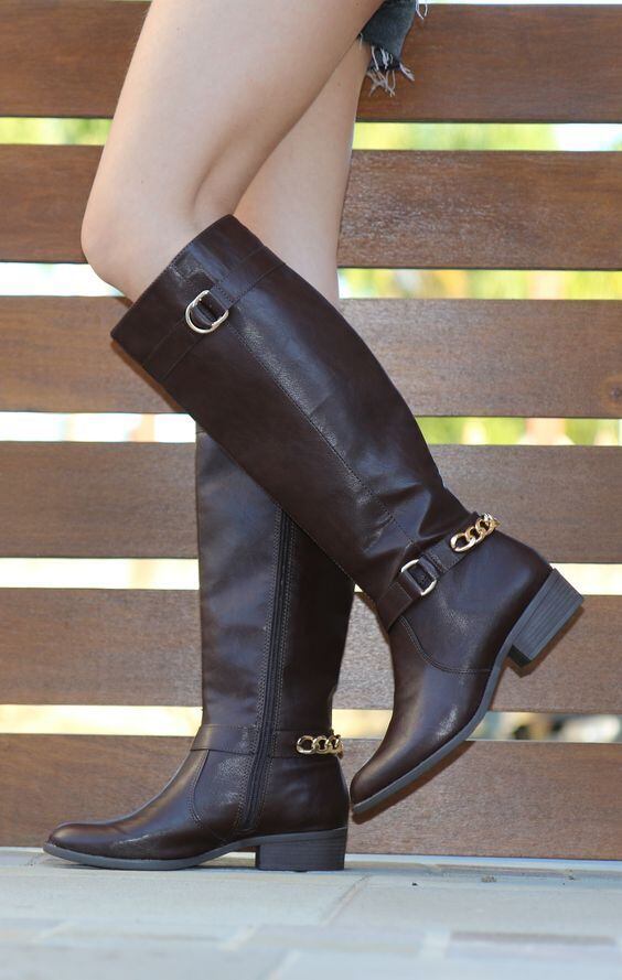 Opte por um calçado confortável (e que aguente uma possível lama)

O Rodeio Itu acontecerá na Arena Itu, onde boa parte do chão é de terra. Por isso, deixe o salto alto em casa e escolha um calçado mais confortável. Ah, pense também na possibilidade de chover e opte por um sapato que não estrague na lama