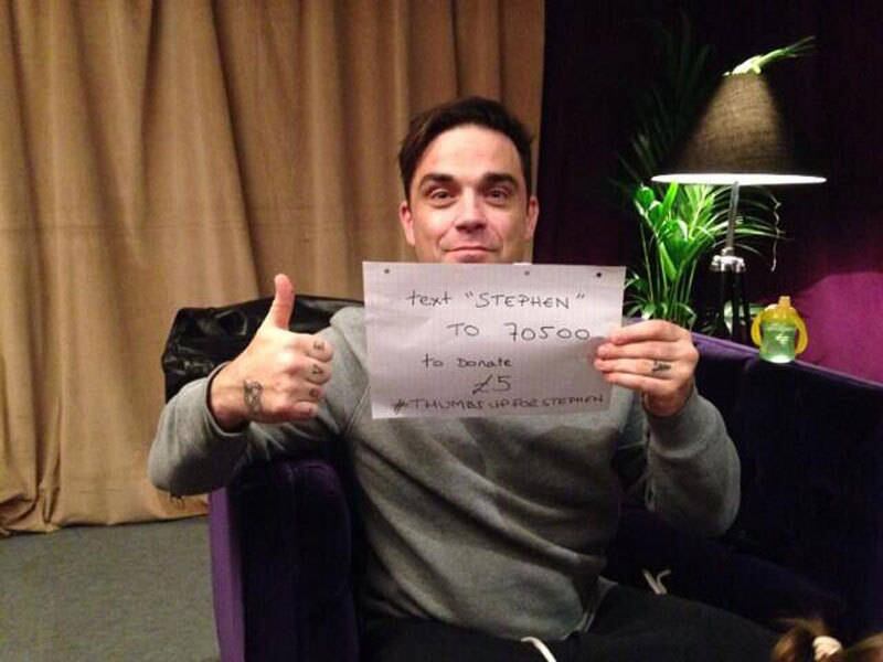 Apoiado por Jason Manford, ator e apresentador da televisão britânica, Stephen lançou sua campanha, em janeiro de 2013, para manter o público informado sobre o avanço de sua doença.
(Na imagem, o cantor Robbie Williams apoia a campanha pelo Twitter)