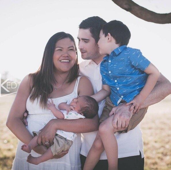 Sheryl sabe que o pequeno Thomas irá morrer em breve, porque
o seu tumor é tão raro que não há cura, mas valoriza os pequenos momentos diários
que têm com seus filhos