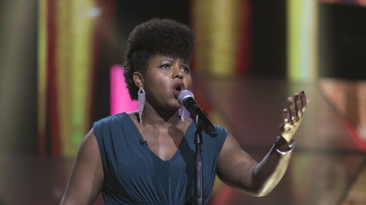 E a vendedora de sorvetes, Katia Franco, apostou em um vestido longo verde. A competidora preferiu dar destaque para a sua voz potente e encantou os jurados 