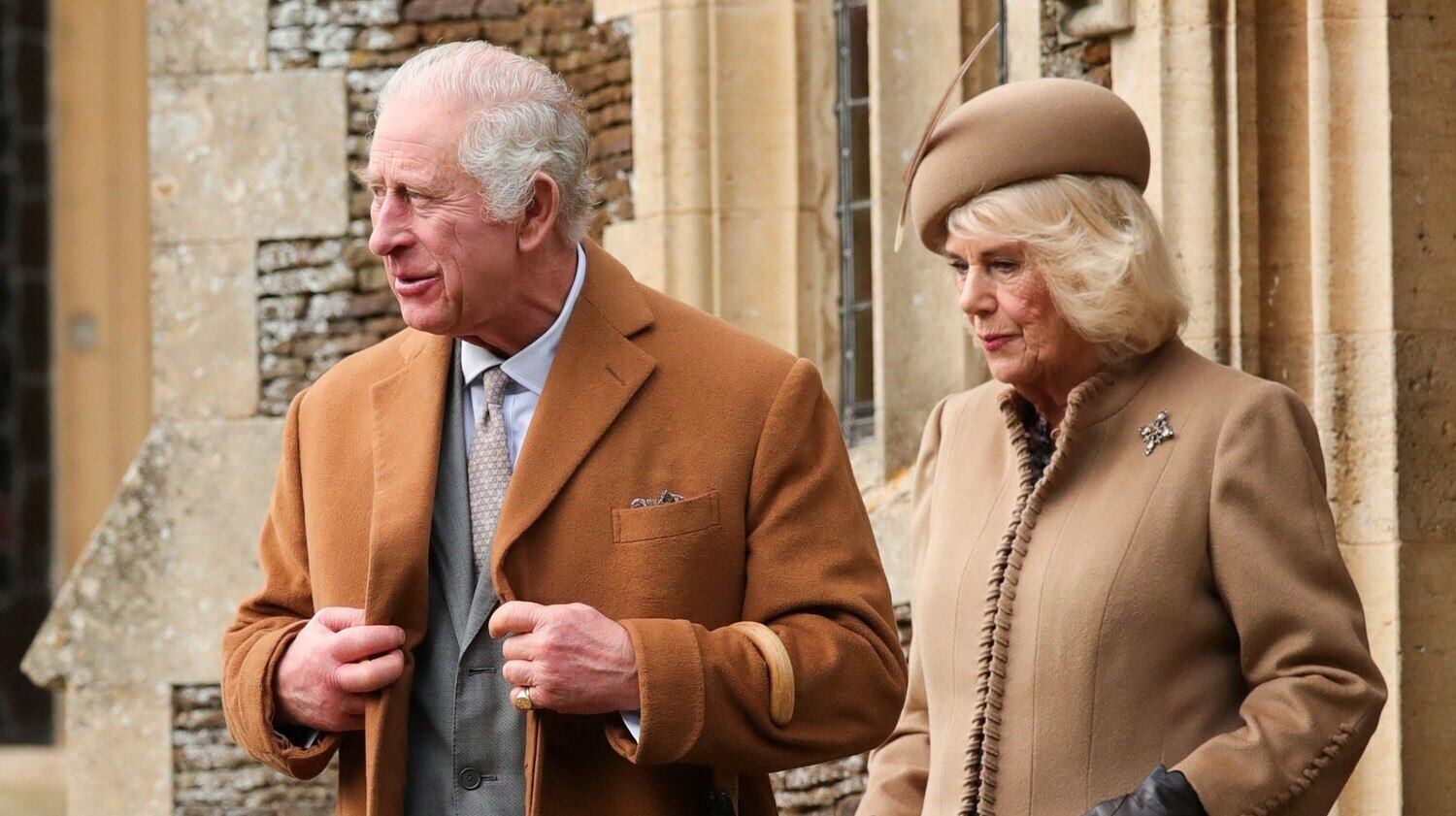 O rei Charles 3º e a rainha
Camilla participam da cerimônia de Natal na propriedade real de Sandringham, no leste da
Inglaterra.