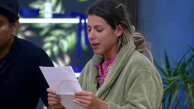 Entre idas e vindas do “Thinerato” durante o confinamento, a
modelo sempre deixou claro que “não queria entregar seu coração a qualquer
pessoa” e preferia “manter a distância, se os sentimentos não fossem
verdadeiros”.



— Da minha parte sempre foi de verdade. Tanto é que, com a
saída dele, eu chorei muito. No dia seguinte ainda fiquei chorando, mas tive
que ficar firme!

+ Douglas Sampaio agradece Mara Maravilha pelos tapas na cara: "Foram tapas de R$ 2 milhões"

+ Acesse R7 Play e assista às íntegras do Hoje em Dia! Clique e experimente de graça!
