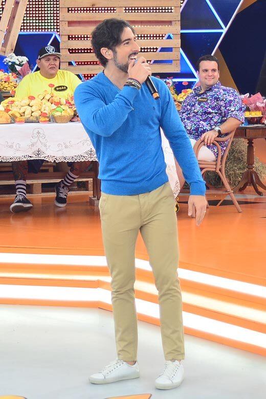 Mion usou mais uma vez tom de azul

+ Lá vem! Dupla Cacio e Marcos aponta o que gosta e o que não gosta no outro

+ Juju Salimeni faz número de contorcionismo impressionante no Legendários deste sábado (11)

+ Milene Domingues fala da relação com o filho: “Ciúmes de mãe”
