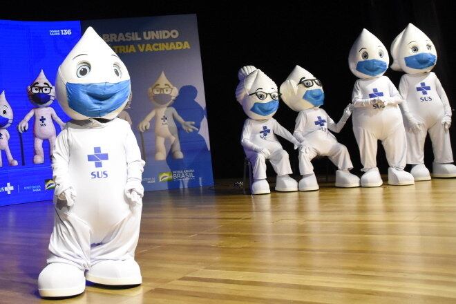 Além de lembrar as pessoas da necessidade da vacinação, os bonecos incentivam as medidas preventivas contra a covid-19. Na campanha eles falam: “use máscara, lave as mãos com água e sabão, mantenha distância segura e os ambientes ventilados"