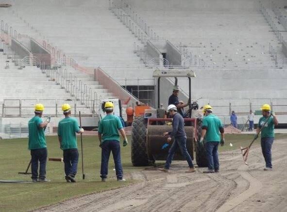 No último sábado (12), o novo estádio do Palmeiras começou a receber o plantio do gramado. O trabalho deve durar até o final dessa semana