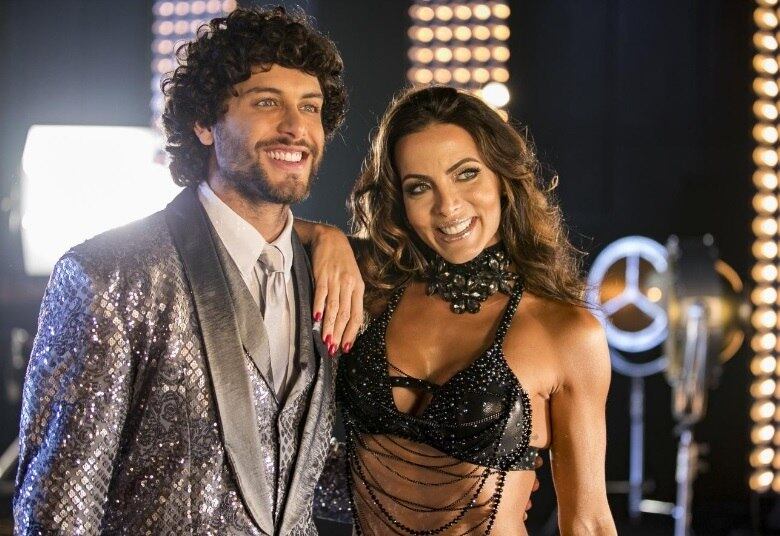 Jesus Luz e Carla Prata deram um show de simpatia durante a gravação da abertura do programa.

O Dancing Brasil 2 vai ao ar na segunda-feira, após o Jornal da Record 
