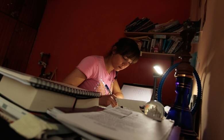 Em Alagoa Grande, no Estado da Paraíba, foi publicado um
edital para contratar  417 profissionais de níveis fundamental, médio e
superior, por salários de até R$ 7.000. A jornada de trabalho vai de 20 a 40
horas. As inscrições serão realizadas exclusivamente pela internet, no endereço
eletrônico do IBFC até
18 de março. As taxas variam de acordo com a escolaridade exigida pela vaga
nível fundamental (R$ 40), nível médio (R$ 50) e nível superior (R$ 70)