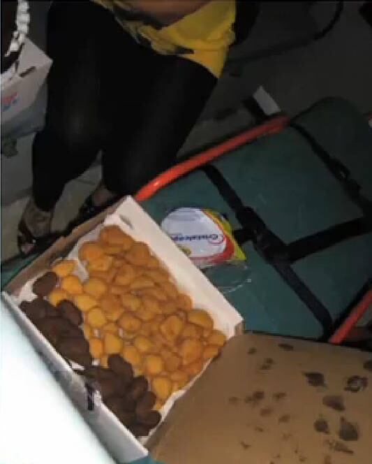A maca serviu de mesa para apoiar os salgadinhos e a torta