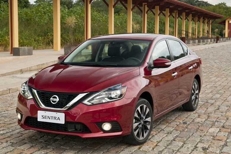 Antes havia opção de câmbio manual de seis marchas, mas a baixa procura fez a Nissan encerrar a oferta