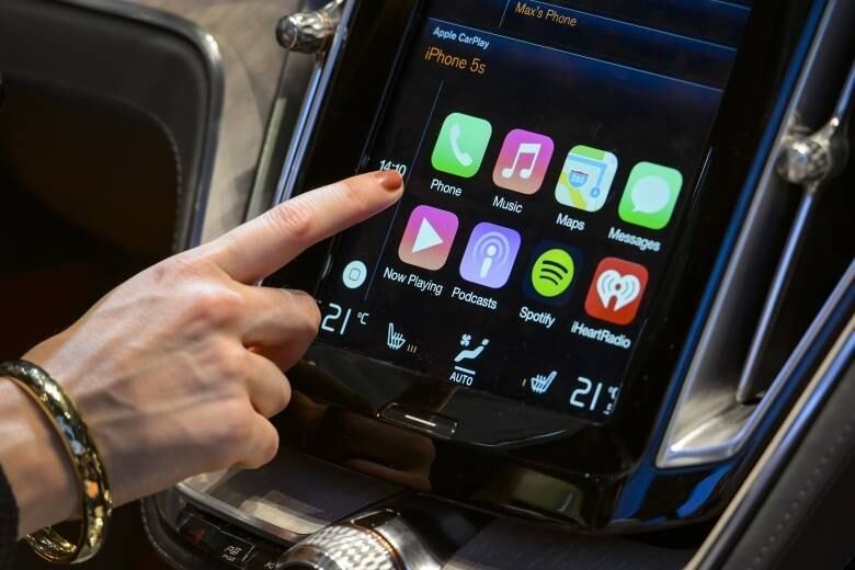 O carro poderá ser equipado com o Carplay, a primeira central multimídia desenvolvida pela Apple para carros e que fez sua estreia mundial no Salão de Genebra

VEJA A COBERTURA COMPLETA DO SALÃO

Saiba tudo sobre carros! Acesse R7.com/carros