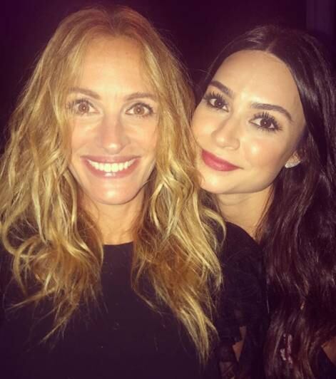 Julia Roberts em selfie com Thaila Ayala