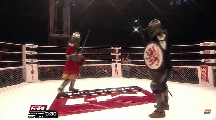 Agora, um grupo de "malucos" tenta emplacar uma nova modalidade de luta: um espécie de MMA medieval