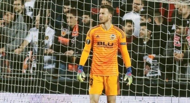 Goleiro acertou contrato de quatro temporadas com o Barcelona