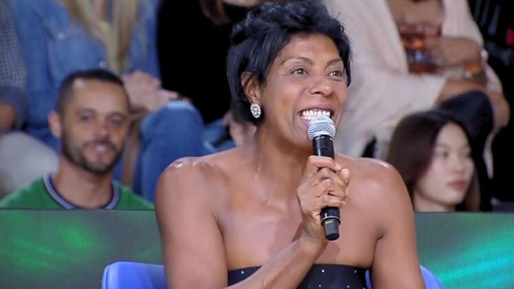 Quando os finalistas já estavam acomodados, Galisteu perguntou sobre a trajetória de cada um no jogo. Márcia não perdeu tempo e soltou uma pérola: "Fui bastante atacada, todo mundo viu, mas também ataquei, não posso mentir. Mentir? Jamais, né?", disparou. A plateia caiu na risada, pois uma das marcas da ex-atleta na temporada foram os blefes.